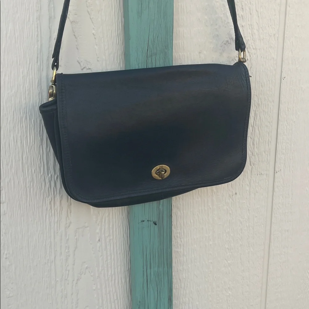 1997 Vintage Coach Black Leather Pocket Purse 9755